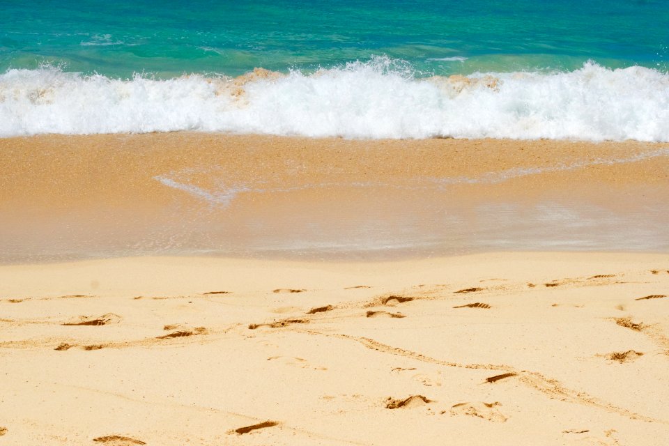 Breaking waves 