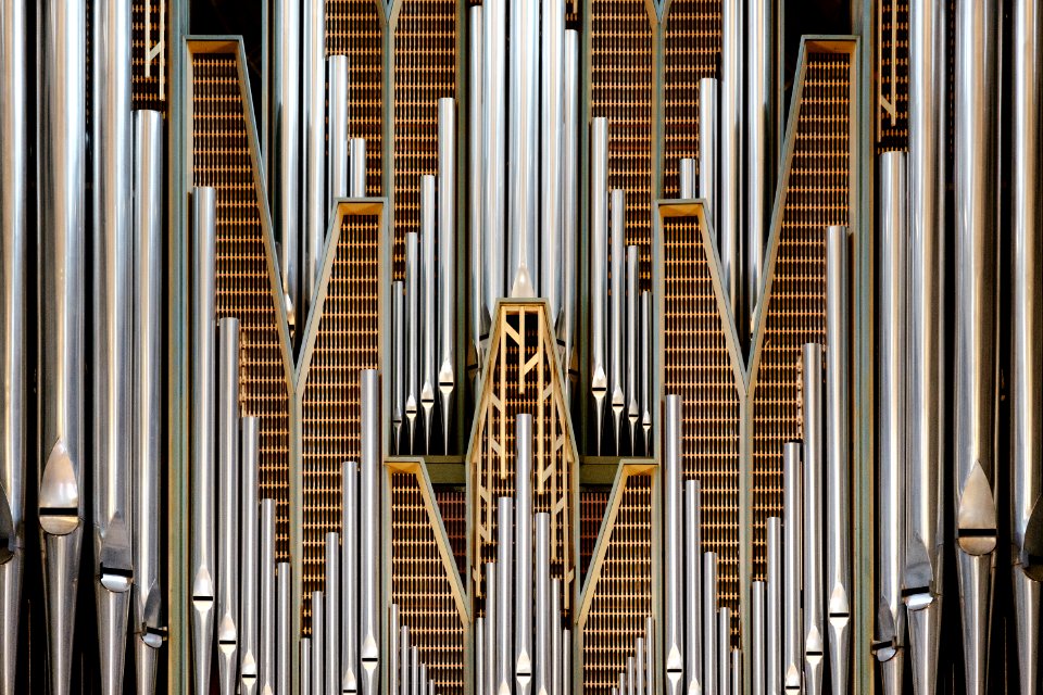Impressive pipe organ 