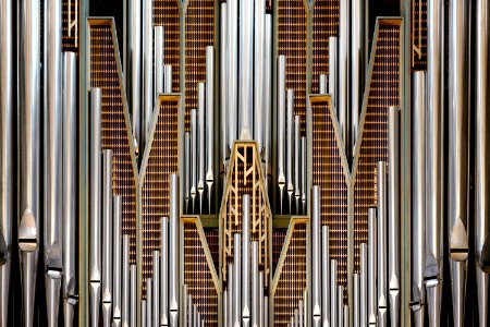 Impressive pipe organ 