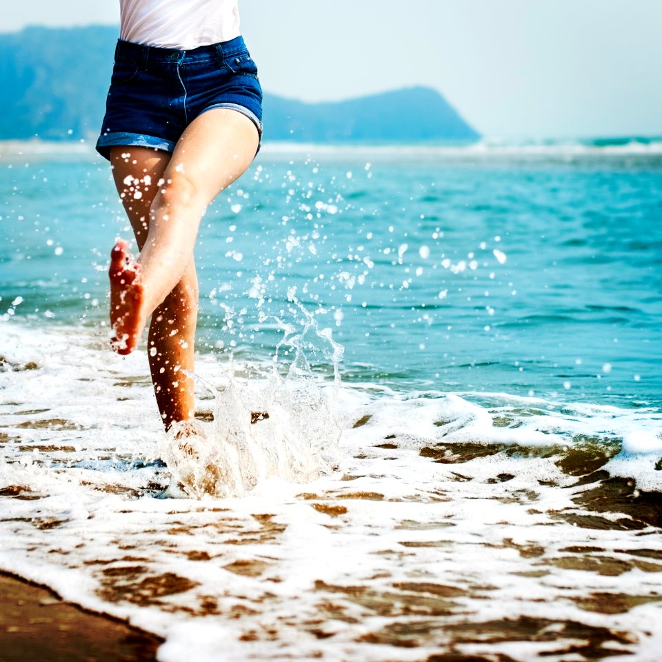 Ocean splashing 