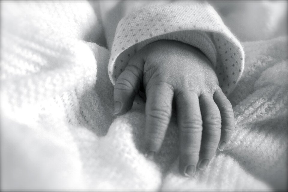Birth pregnancy fingers