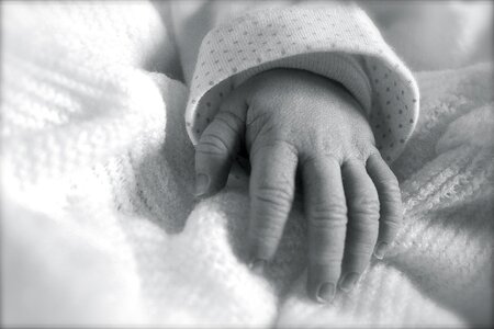 Birth pregnancy fingers photo