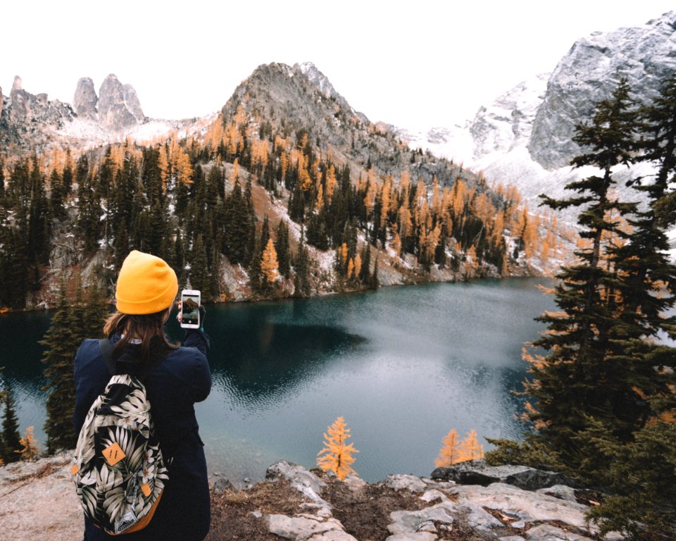 Photographing a mountain lake 