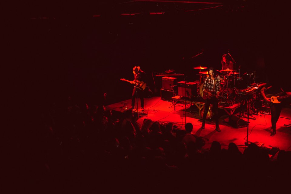 Red spotlights in Metro Music Hall 