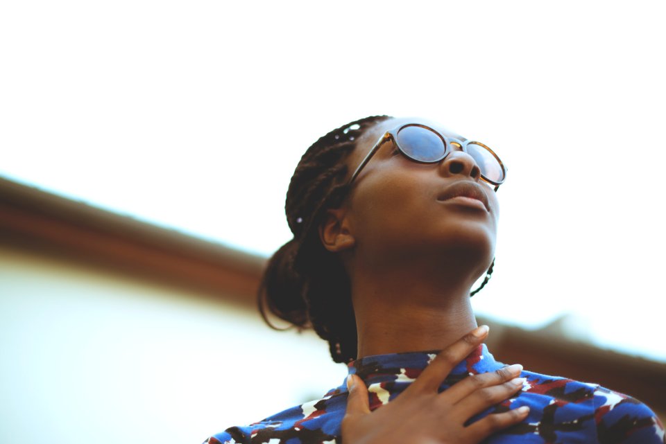 Young woman in sunglasses 
