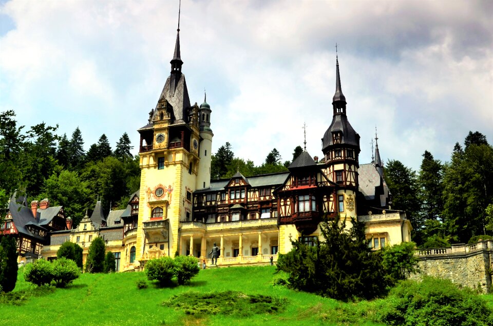 Monument causescu peles castle
