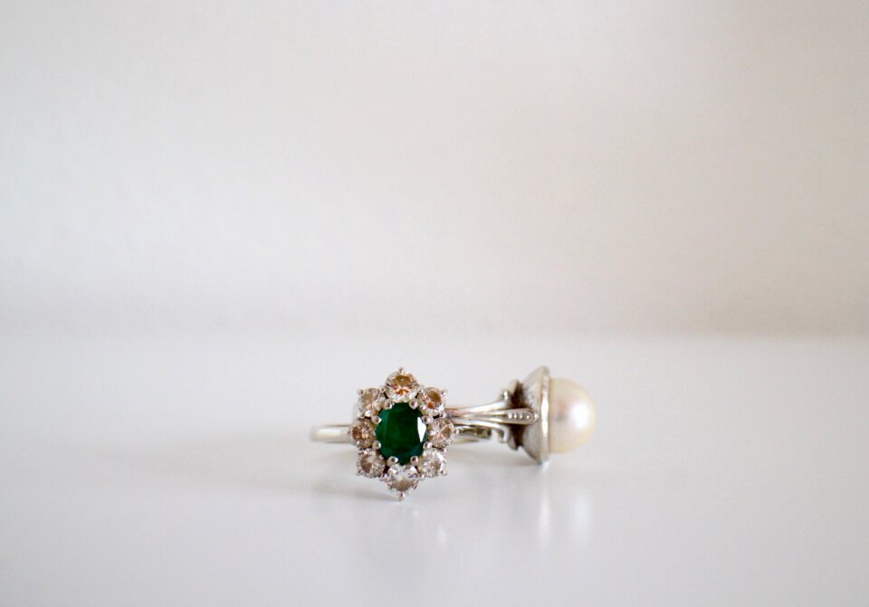 Precious white gold brilliant