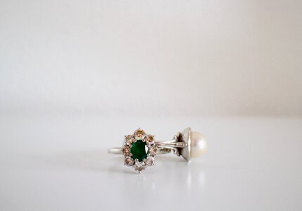 Precious white gold brilliant