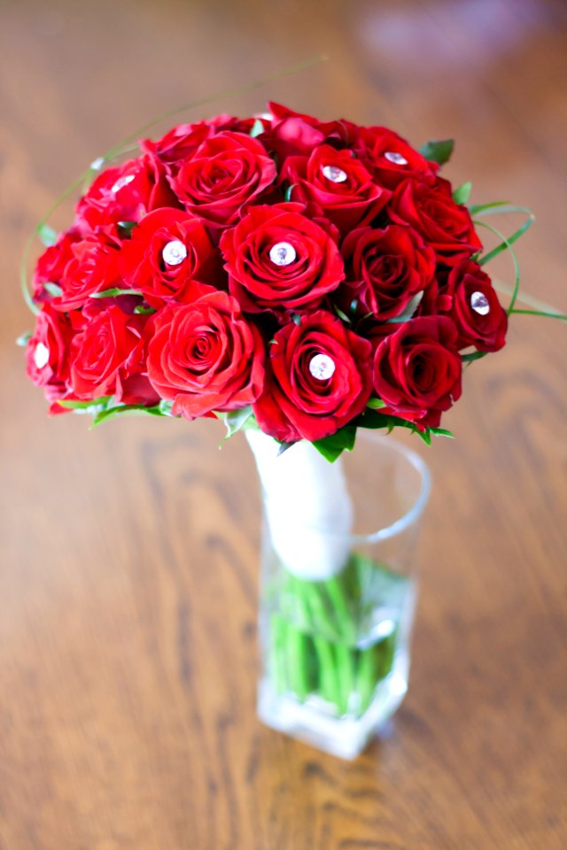 Roses: bridal bouquet photo