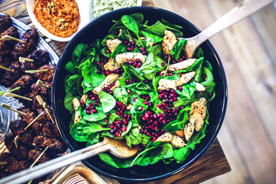 Spinach, chicken & pomegranate salad