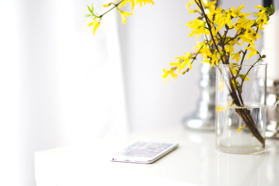 iPhone 6 plus on a white desk