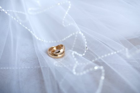 Gold wedding rings with decoration