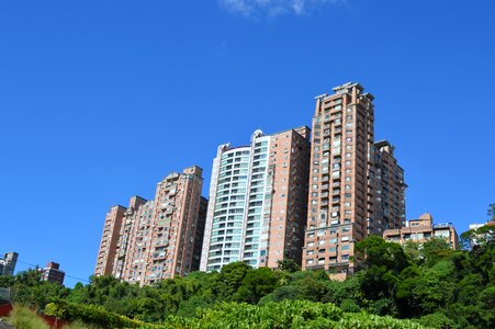 Bulid-in large f construction