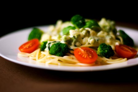 Pasta With Broccoli and Sliced Tomato photo