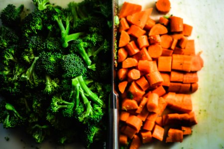 Gray Stainless Steel Knife Between Broccoli and Carrots in Close-up Photography