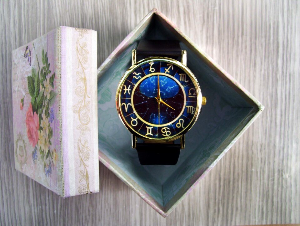 Box ladies watch tips