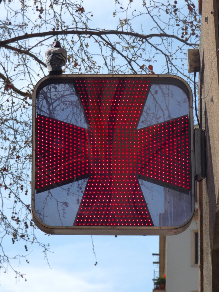 Paloma red cross leds