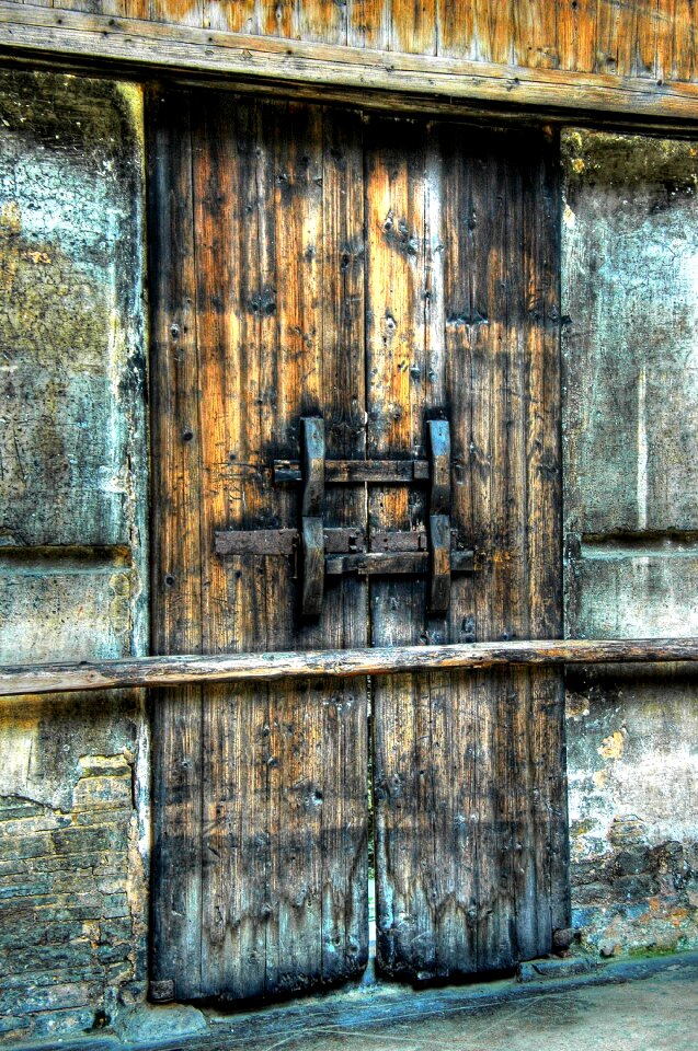 Entry former old