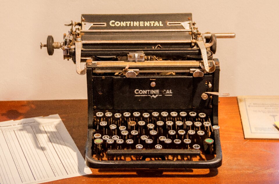 Write old typewriter input photo