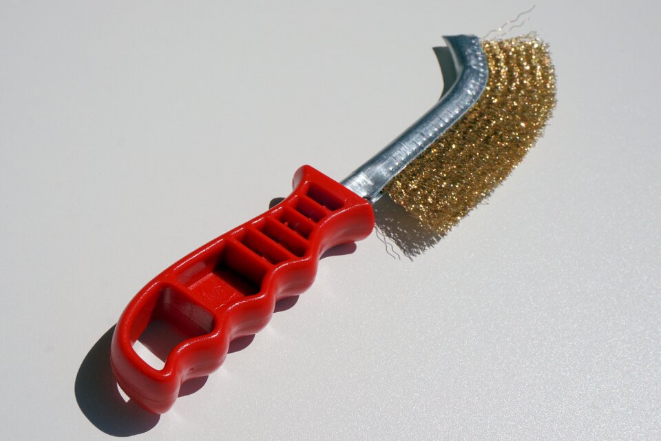 Wire brush metal bristles