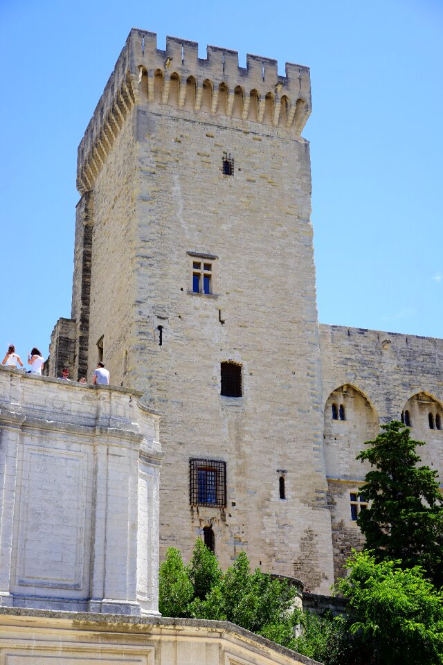 Defense avignon city