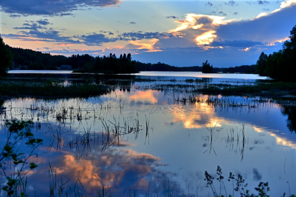 Sky lake contrast photo