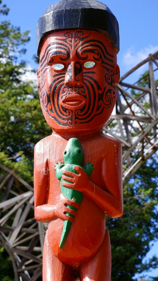 Arts crafts holzfigur new zealand