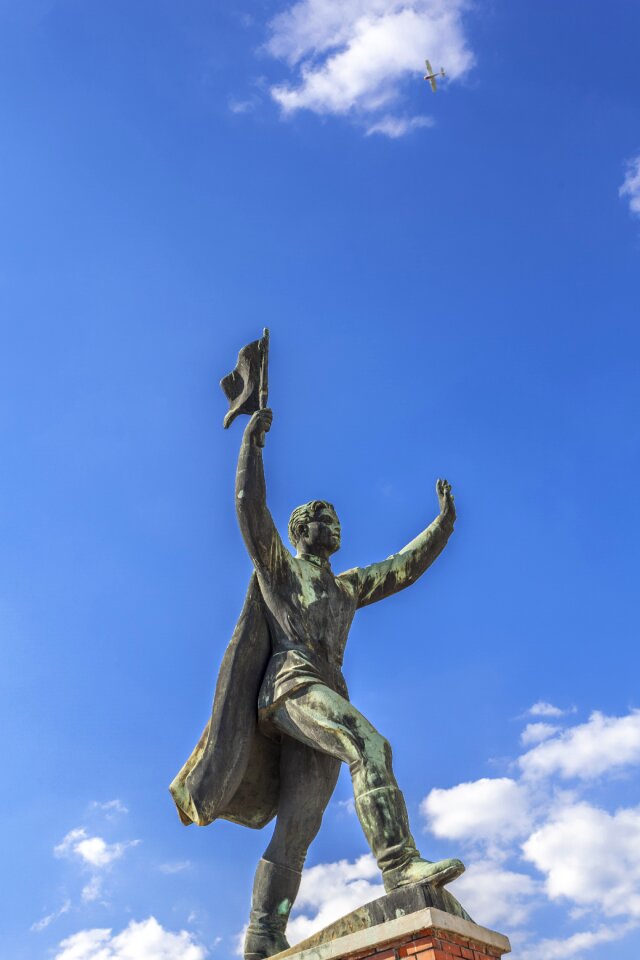 Monument sculpture history