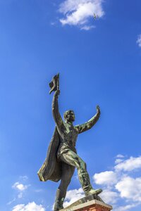 Monument sculpture history