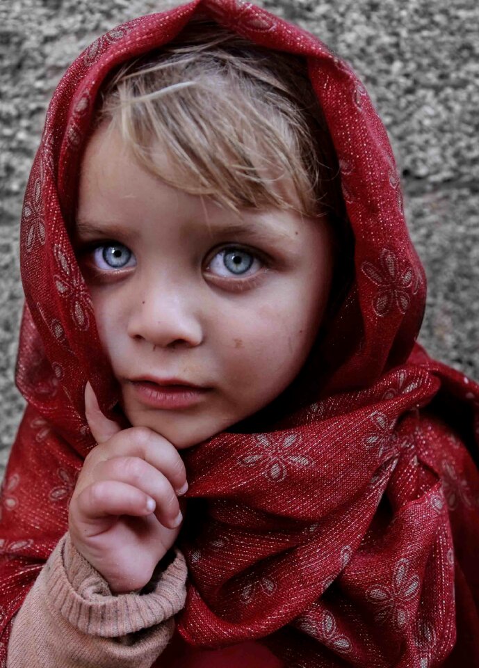 Portrait shawl street