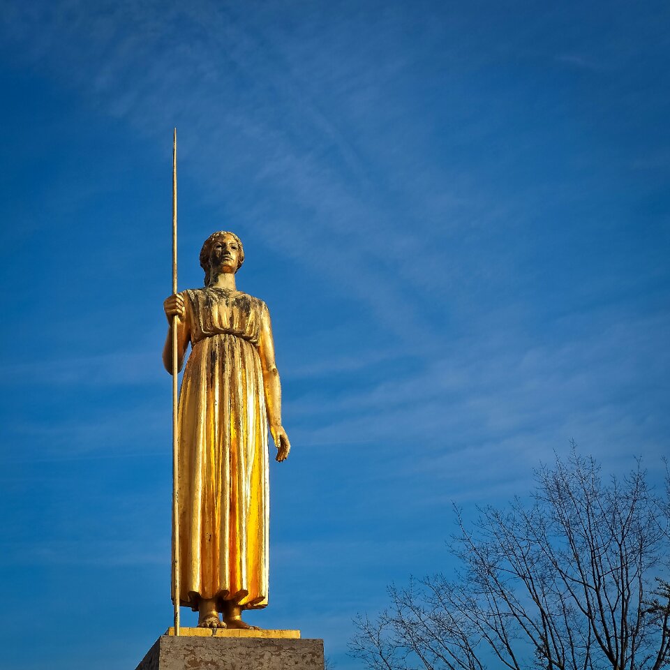 Figure gilded places of interest