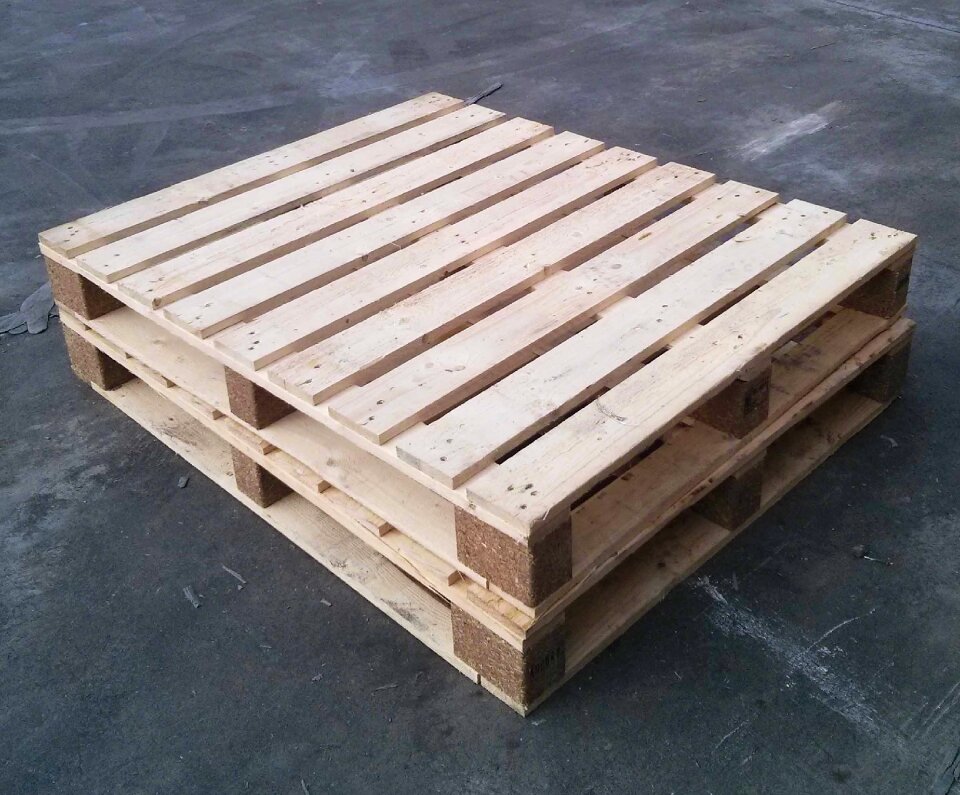 Industrial pallets απεντομωμένες
