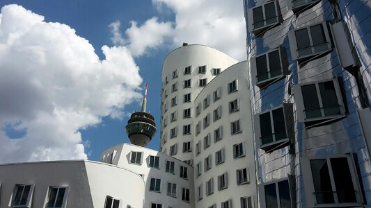 Media harbour düsseldorf architect gehry photo