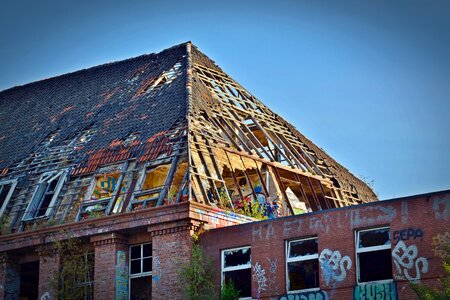 Pforphoto roof truss graffiti photo