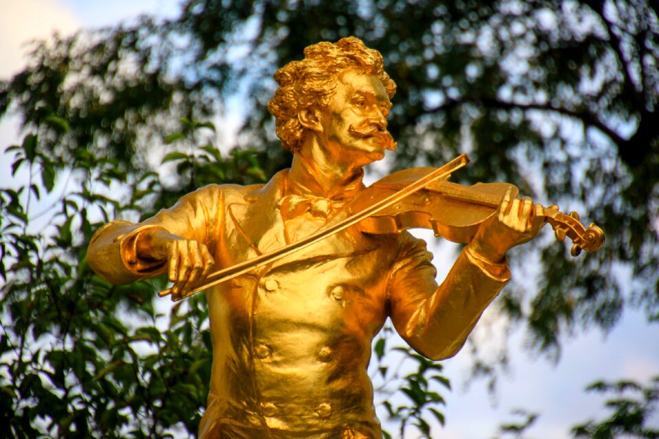Vienna violin statue