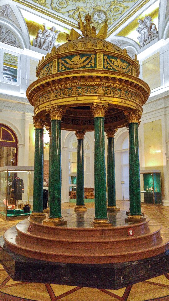 Rotunda columns malachite