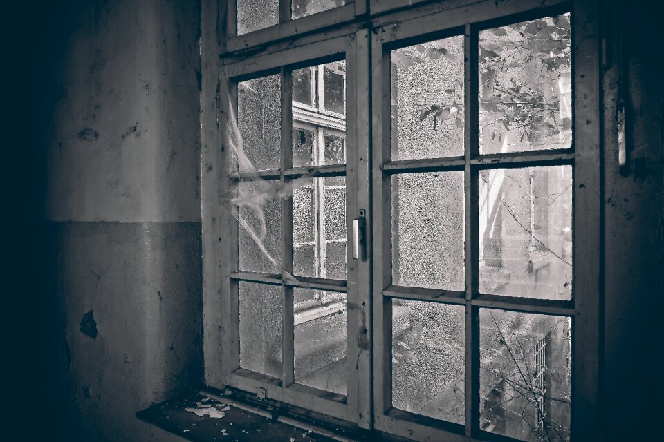 Abandoned ruin decay