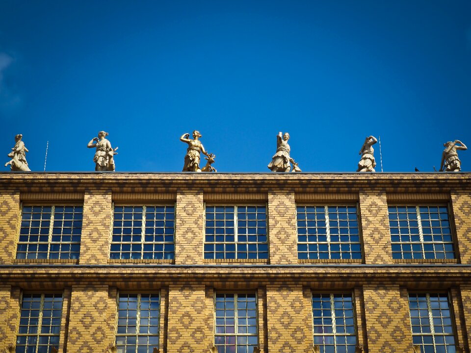 Sculpture building facade