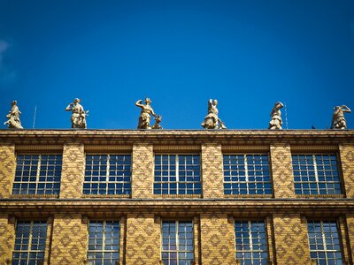 Sculpture building facade