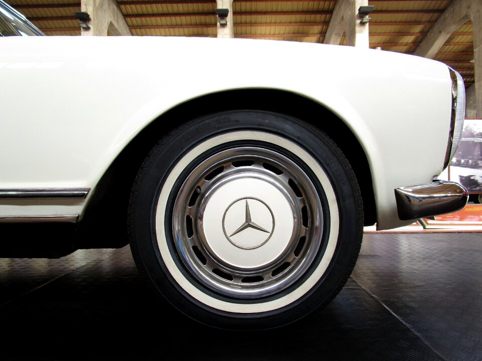 Auto automobile vehicle