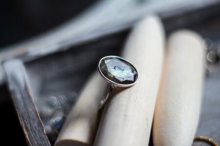 Silver finger ring stand