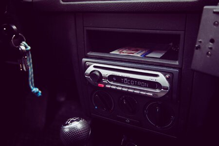 Autoradio dashboard sound system