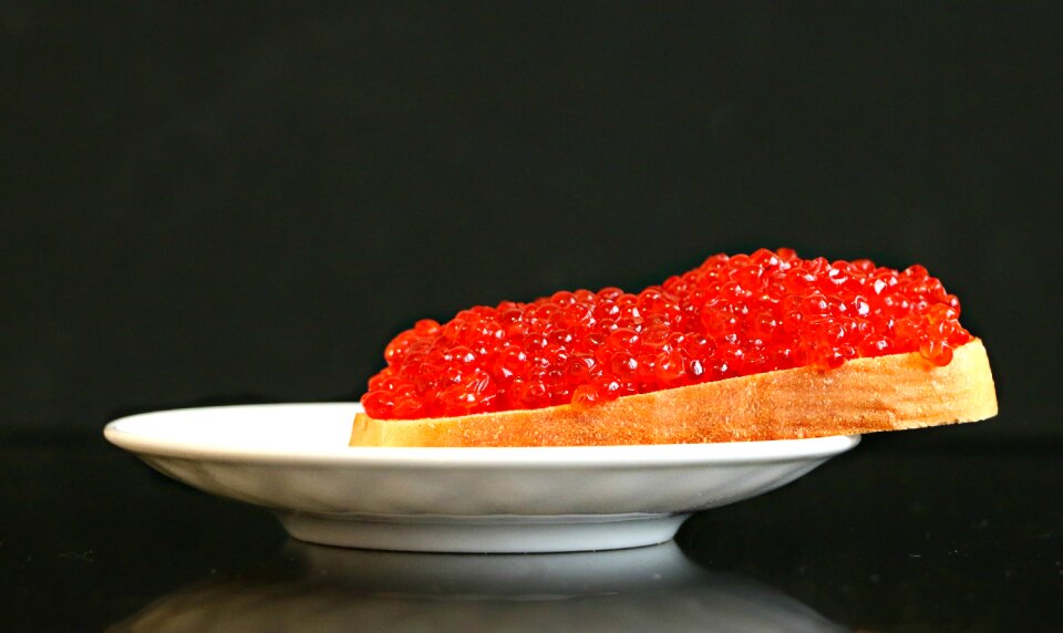 Salmon bread plate