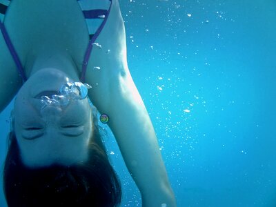 Hold your breath air bubbles upside down