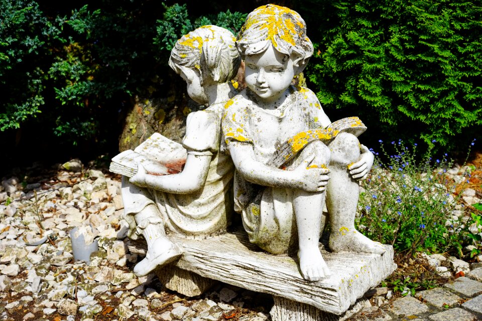 Brothers and sisters stonemasonry white