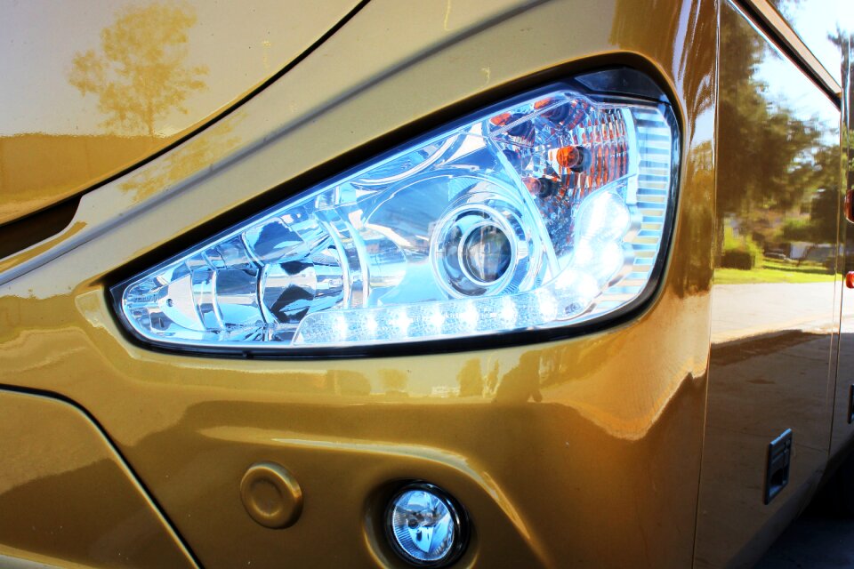 Auto vehicle front light