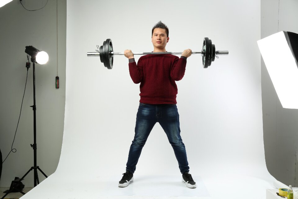 A pair of twelve corner dumbbells men's fitness