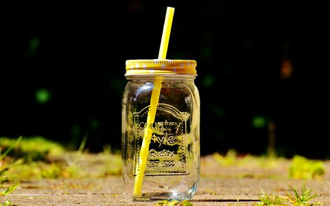 Straw points lid