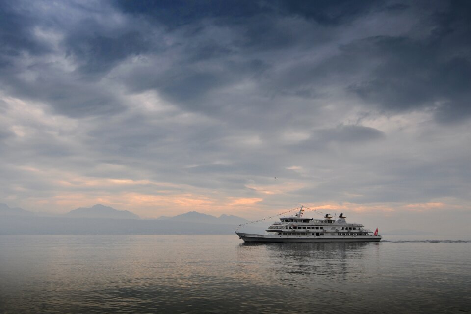 Lake switzerland lake geneva photo