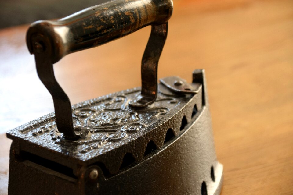 Ironing service flatten black